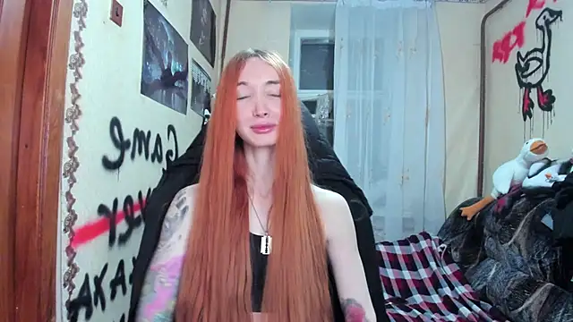 Snapshot of Roxy_Silver chatting on 02/13/25, 09:06 Roxy Silver online show from 02/13/25, 09:06