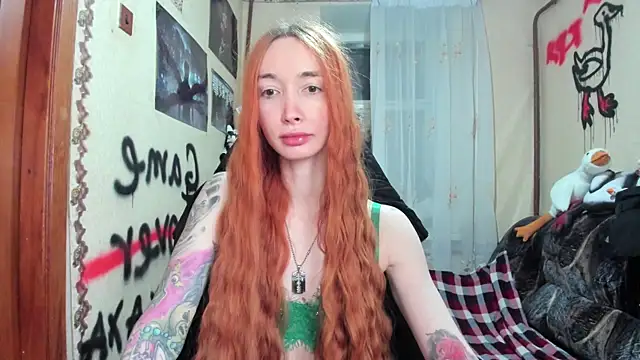 Snapshot of Roxy_Silver chatting on 02/14/25, 07:12 Roxy Silver online show from 02/14/25, 07:12