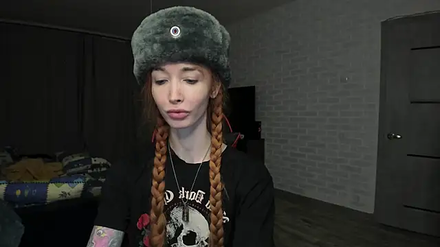 Snapshot of Roxy_Silver chatting on 02/18/25, 10:14 Roxy Silver online show from 02/18/25, 10:14