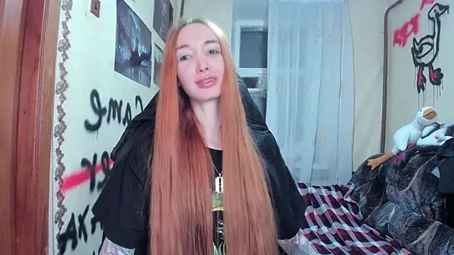 Snapshot of Roxy_Silver chatting on 02/19/25, 08:20 Roxy Silver online show from 02/19/25, 08:20