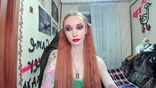 Snapshot of Roxy_Silver chatting on 02/21/25, 01:00 Roxy Silver online show from 02/21/25, 01:00