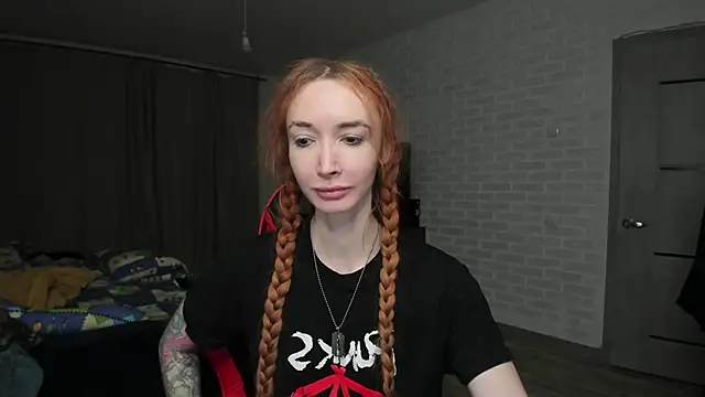 Snapshot of Roxy_Silver chatting on 02/25/25, 01:52 Roxy Silver online show from 02/25/25, 01:52