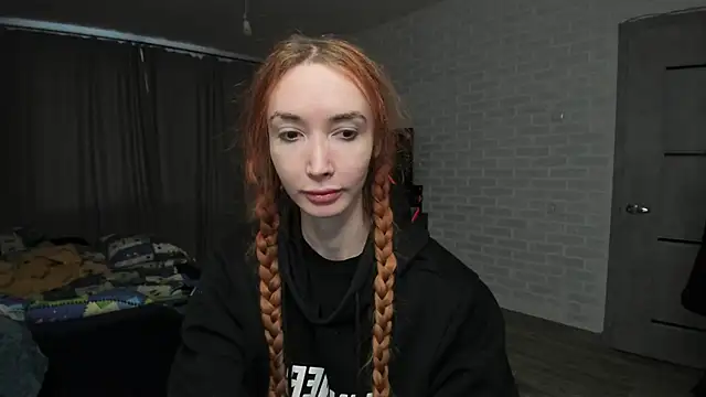 Snapshot of Roxy_Silver chatting on 02/26/25, 04:58 Roxy Silver online show from 02/26/25, 04:58