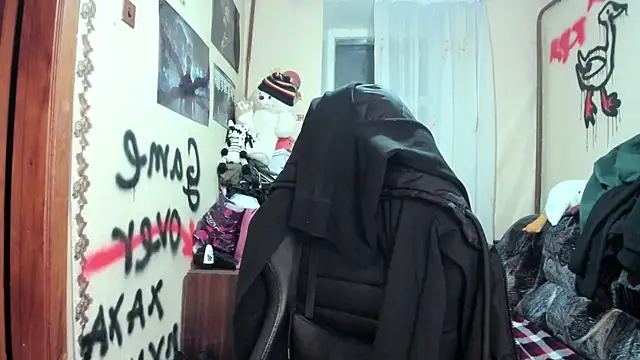 Snapshot of Roxy_Silver chatting on 02/27/25, 01:05 Roxy Silver online show from 02/27/25, 01:05