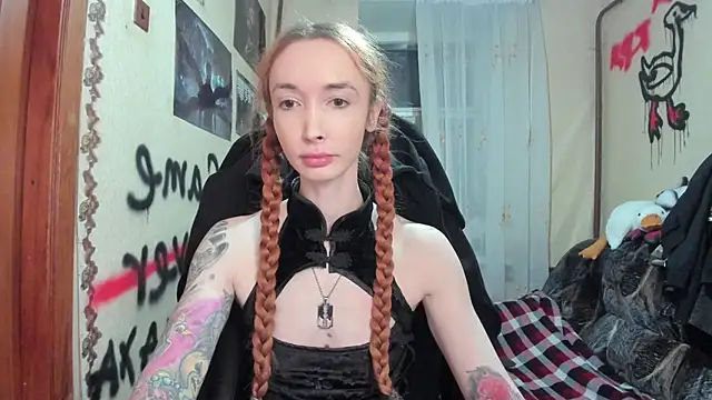 Snapshot of Roxy_Silver chatting on 02/28/25, 07:25 Roxy Silver online show from 02/28/25, 07:25