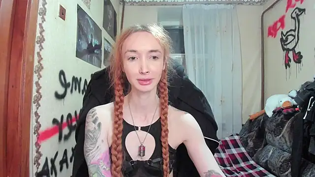 Snapshot of Roxy_Silver chatting on 03/01/25, 11:04 Roxy Silver online show from 03/01/25, 11:04