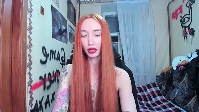 Snapshot of Roxy_Silver chatting on 03/08/25, 10:13 Roxy Silver online show from 03/08/25, 10:13