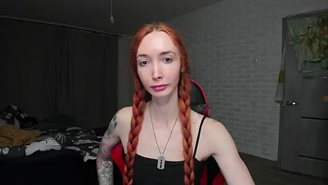 Snapshot of Roxy_Silver chatting on 10/10/25, 03:00 Roxy Silver online show from 10/10/25, 03:00