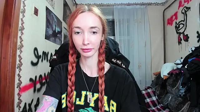 Snapshot of Roxy_Silver chatting on 10/13/25, 04:51 Roxy Silver online show from 10/13/25, 04:51