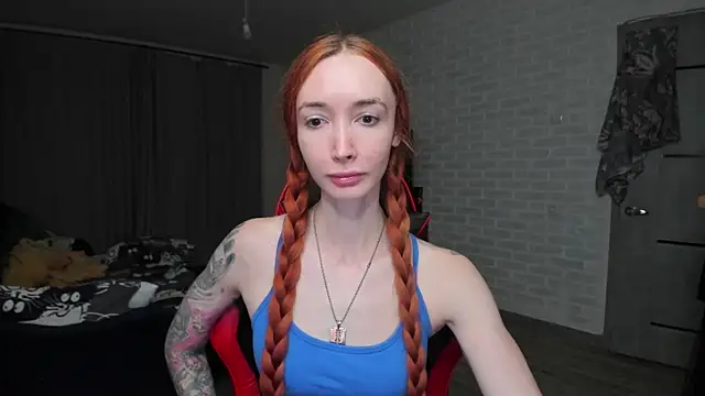 Snapshot of Roxy_Silver chatting on 10/20/25, 08:53 Roxy Silver online show from 10/20/25, 08:53