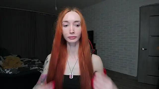 Snapshot of Roxy_Silver chatting on 10/25/25, 09:09 Roxy Silver online show from 10/25/25, 09:09