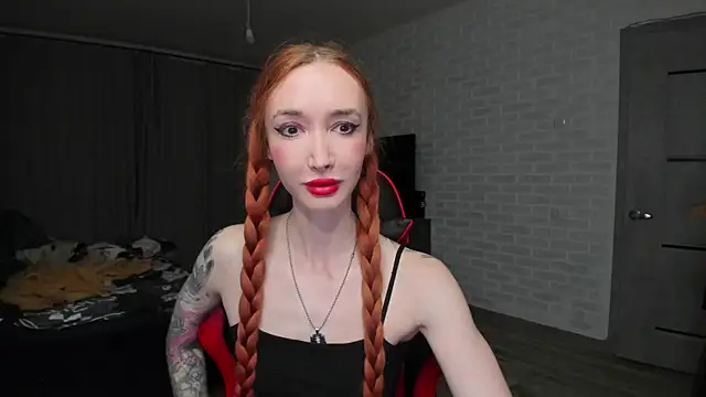 Snapshot of Roxy_Silver chatting on 10/26/25, 07:09 Roxy Silver online show from 10/26/25, 07:09