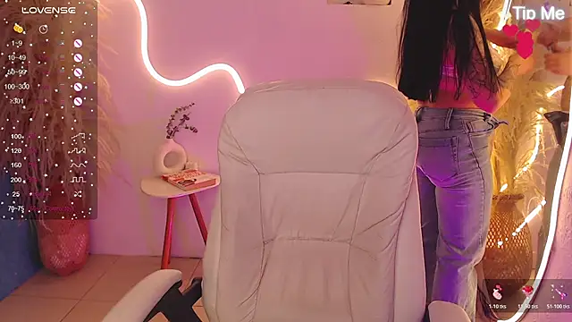 ViolettaHotLatin  online show from 04/08/26, 12:05