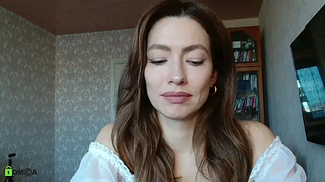 Snapshot of alicia_spicy chatting on 10/12/25, 04:44 alicia spicy online show from 10/12/25, 04:44