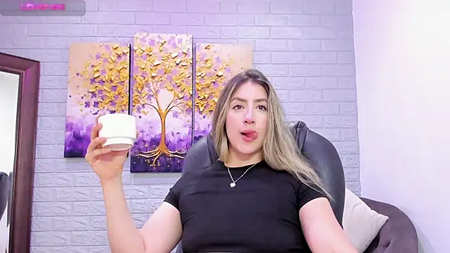  AlejaCruz  online show from 04/07/26, 07:36