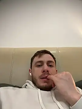 Snapshot of Julian128 chatting on 03/03/25, 10:10 Julian128 online show from 03/03/25, 10:10