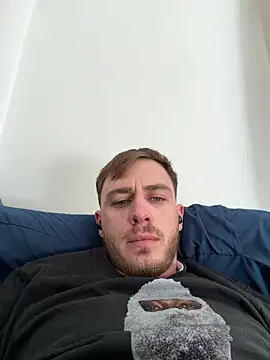 Snapshot of Julian128 chatting on 03/21/26, 03:37 Julian128 online show from 03/21/26, 03:37