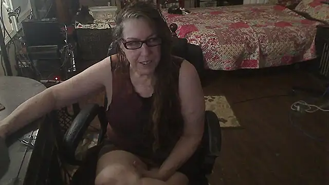 Snapshot of Ireallysquirt chatting on 09/28/25, 01:00 Ireallysquirt online show from 09/28/25, 01:00