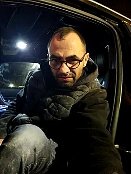 Snapshot of robertilevis chatting on 01/15/25, 06:19 robertilevis online show from 01/15/25, 06:19