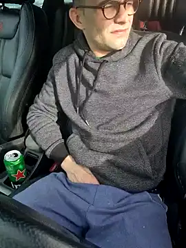 Snapshot of robertilevis chatting on 01/18/25, 11:43 robertilevis online show from 01/18/25, 11:43