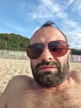 Snapshot of robertilevis chatting on 09/09/25, 04:39 robertilevis online show from 09/09/25, 04:39