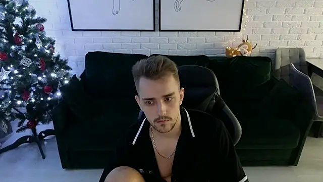 Snapshot of Larstar01 chatting on 12/05/24, 03:37 Larstar01 online show from 12/05/24, 03:37