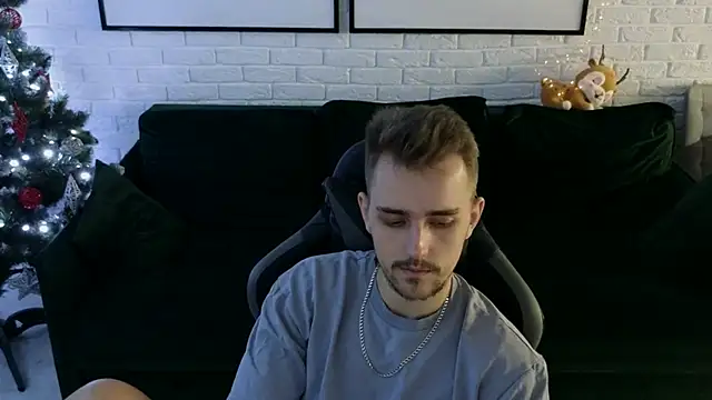 Snapshot of Larstar01 chatting on 12/07/24, 03:58 Larstar01 online show from 12/07/24, 03:58