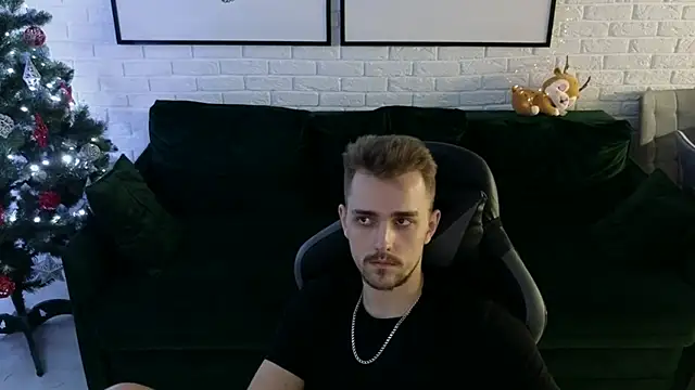 Snapshot of Larstar01 chatting on 12/08/24, 04:25 Larstar01 online show from 12/08/24, 04:25