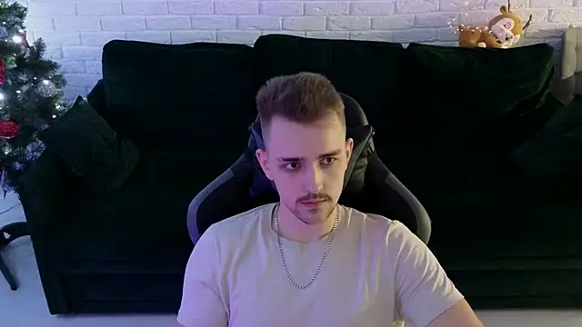 Snapshot of Larstar01 chatting on 01/07/25, 03:14 Larstar01 online show from 01/07/25, 03:14