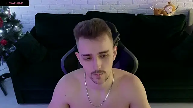 Snapshot of Larstar01 chatting on 01/07/25, 06:16 Larstar01 online show from 01/07/25, 06:16