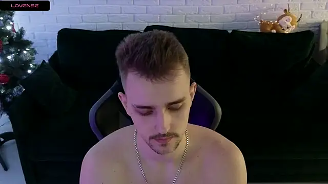 Snapshot of Larstar01 chatting on 01/07/25, 09:18 Larstar01 online show from 01/07/25, 09:18