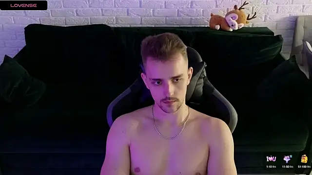 Snapshot of Larstar01 chatting on 01/08/25, 07:24 Larstar01 online show from 01/08/25, 07:24