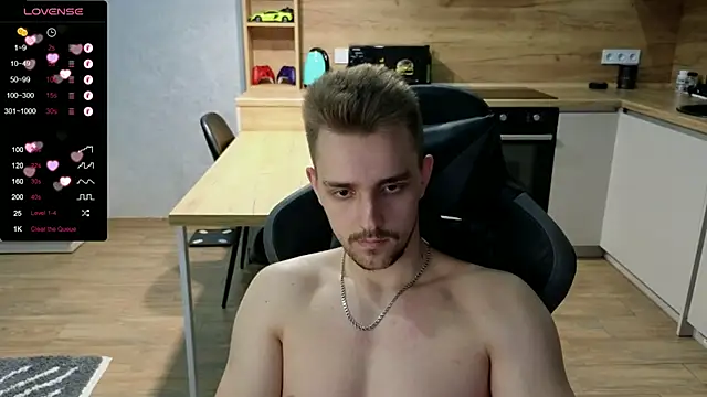 Snapshot of Larstar01 chatting on 01/20/25, 01:39 Larstar01 online show from 01/20/25, 01:39