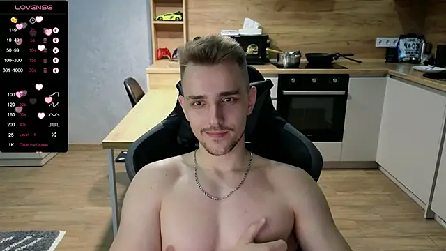 Snapshot of Larstar01 chatting on 01/29/25, 01:48 Larstar01 online show from 01/29/25, 01:48