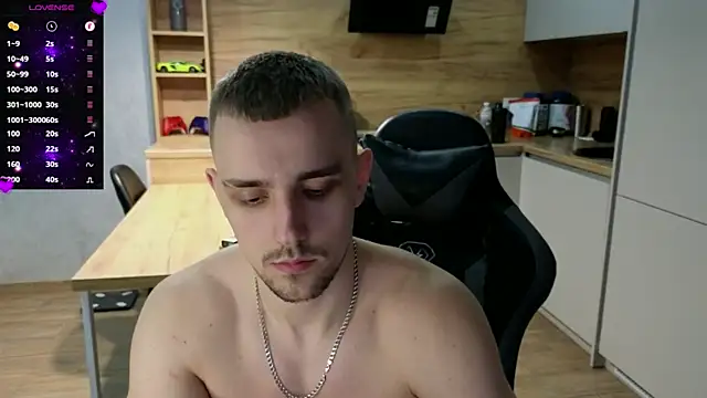 Snapshot of Larstar01 chatting on 03/05/25, 11:38 Larstar01 online show from 03/05/25, 11:38