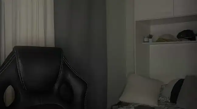 Snapshot of MiloCtc chatting on 02/10/25, 04:52 MiloCtc online show from 02/10/25, 04:52