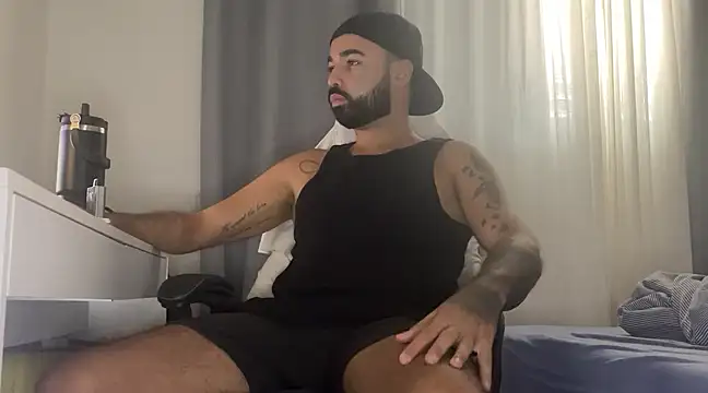 Snapshot of MiloCtc chatting on 02/20/25, 03:52 MiloCtc online show from 02/20/25, 03:52