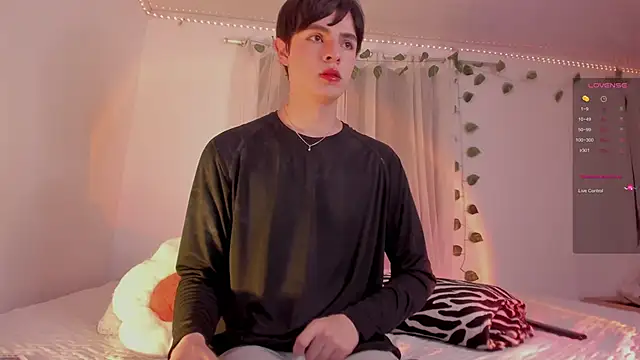 Snapshot of ianstar_599 chatting on 12/18/24, 11:30 ianstar 599 online show from 12/18/24, 11:30