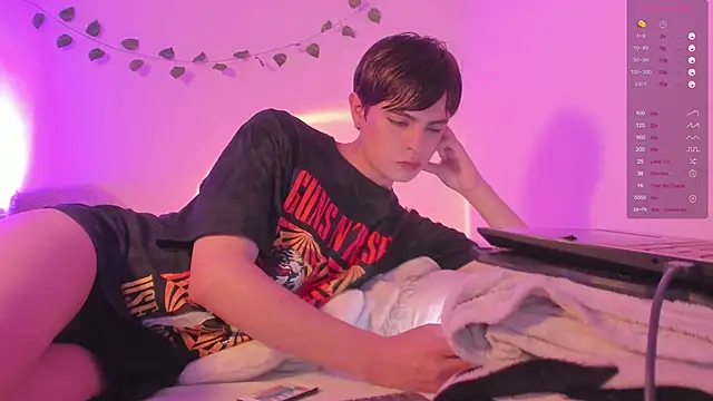 Snapshot of ianstar_599 chatting on 03/03/25, 11:03 ianstar 599 online show from 03/03/25, 11:03