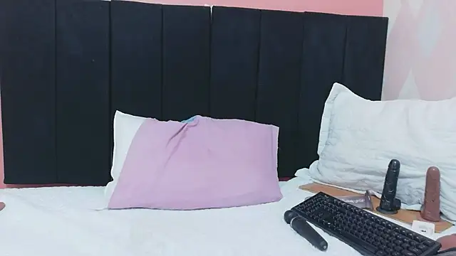 Snapshot of kinkyhousewifee chatting on 05/16/26, 07:45 kinkyhousewifee online show from 05/16/26, 07:45