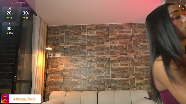 Ashleey Fox online show from 11/22/25, 01:37