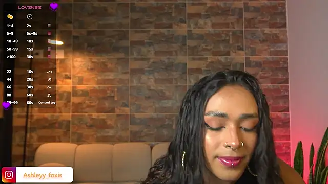 Ashleey Fox online show from 12/17/25, 02:06