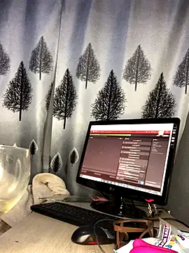 Nicole Liam  online show from 10/11/25, 05:00