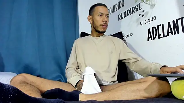 Aronxxs online show from 12/15/25, 07:56