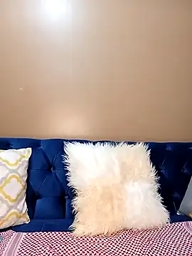 Snapshot of Ayrella02 chatting on 12/11/24, 01:37 Ayrella02 online show from 12/11/24, 01:37