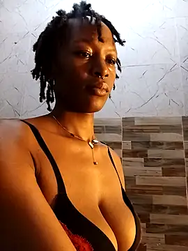 Snapshot of Ayrella02 chatting on 10/19/25, 05:02 Ayrella02 online show from 10/19/25, 05:02