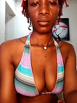 Snapshot of Ayrella02 chatting on 11/14/25, 12:20 Ayrella02 online show from 11/14/25, 12:20