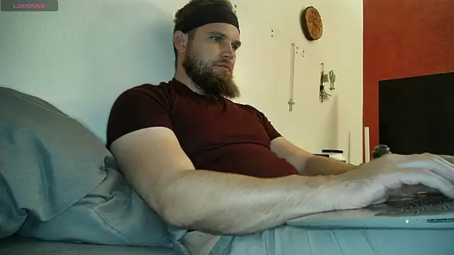 Snapshot of dikdowndaddy chatting on 12/16/25, 01:05 dikdowndaddy online show from 12/16/25, 01:05