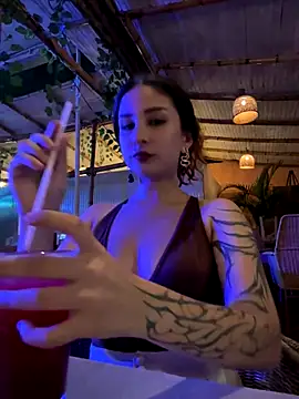 Mon Cherry online show from 11/07/25, 01:05