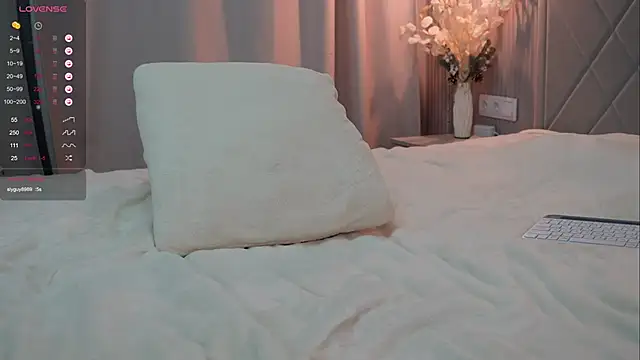 Snapshot of _Pretty_Doll_ chatting on 02/04/25, 07:33 Pretty Doll online show from 02/04/25, 07:33